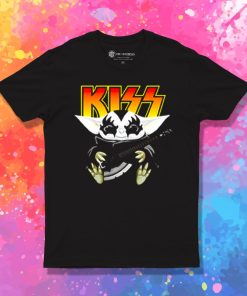 Hot Baby Yoda Hug Kiss Guitar T Shirt